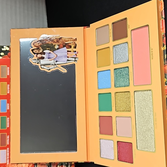 Kylie Cosmetics & Wizard of Oz Eye and Face Pressed Powder Palette - Picture 3 of 8